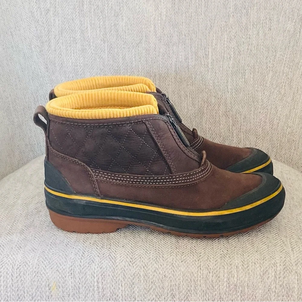 Clarks Water proof Leather Mugs Booties.
